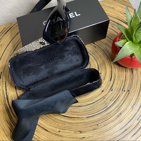 Chanel Black & White Tweed Sunglasses - Picture 6 of 12